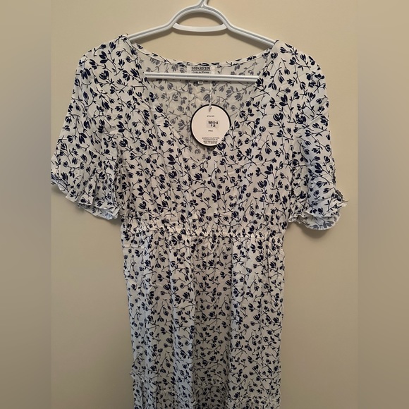 Non Maternity, but Maternity Friendly Foral Dress - Picture 3 of 3